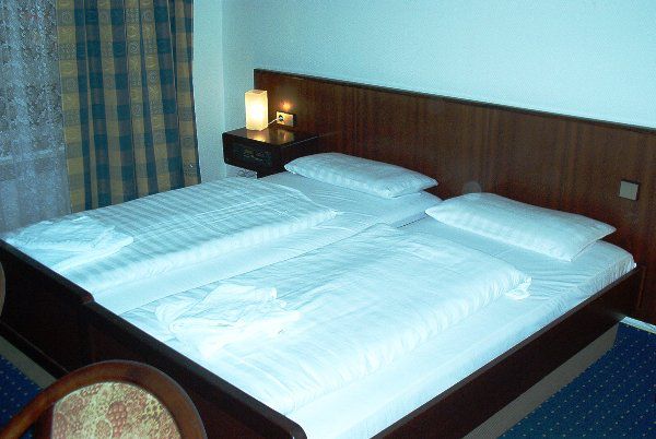 Hotel City Star Frankfurt am Main Room photo